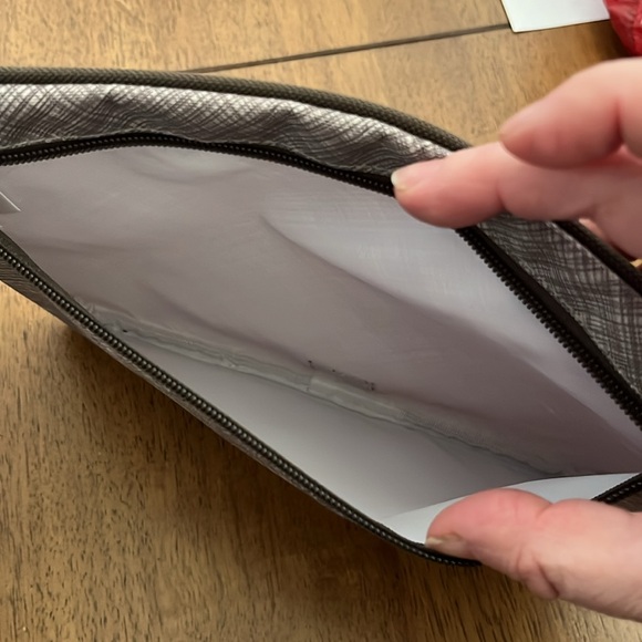 Thirty One Zip Pouch - Picture 3 of 3